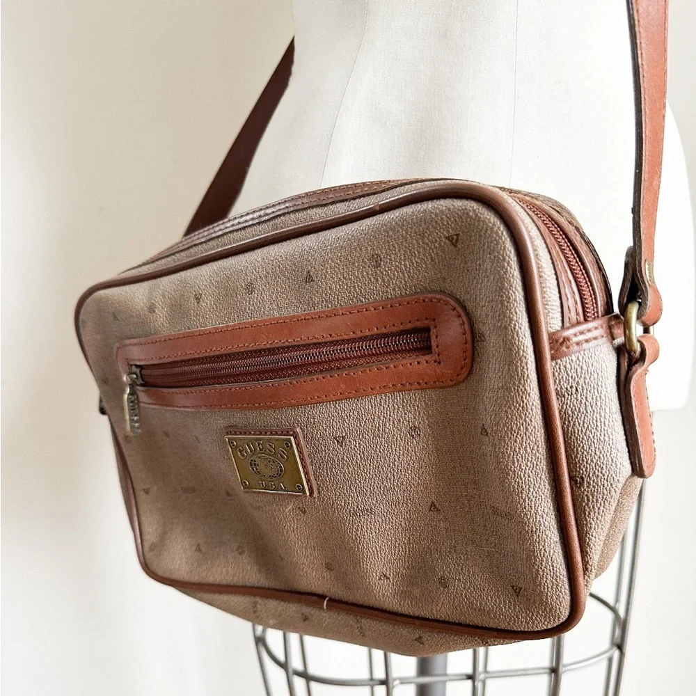 ⭐️3/$30⭐️ (bundle deal) Vintage 1980s Guess Cross Body Bag